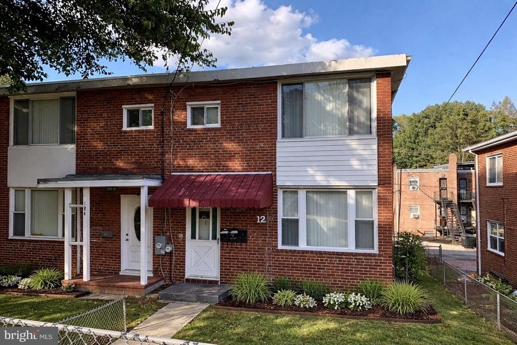 126 Webster Street Ne - Photo 0