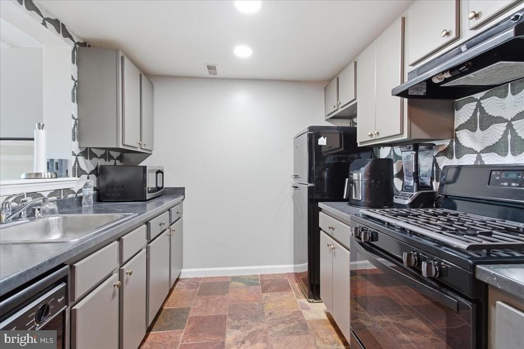 2609 Douglass Road Se - Photo 3