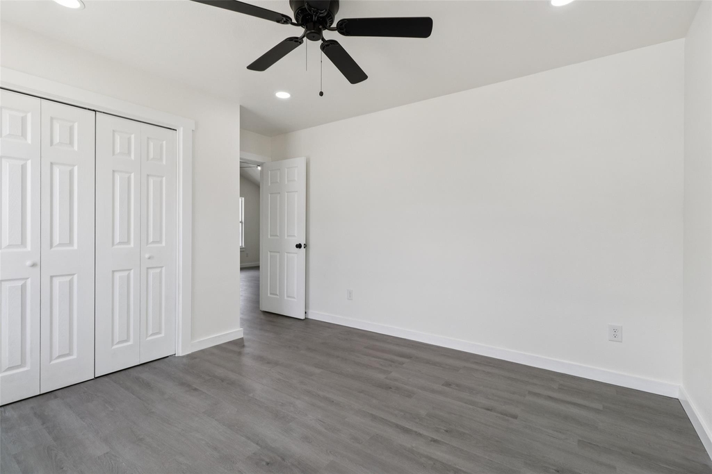 1087 Schubert Ln - Photo 11