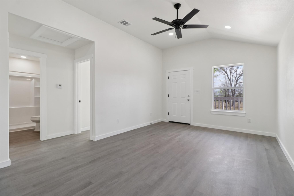 1087 Schubert Ln - Photo 5