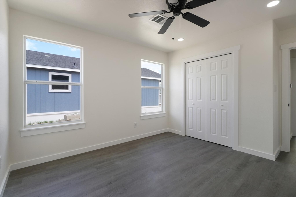 1087 Schubert Ln - Photo 10