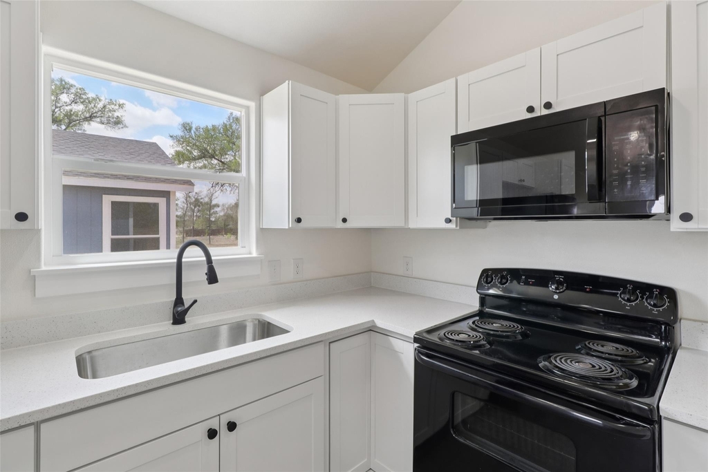 1087 Schubert Ln - Photo 8
