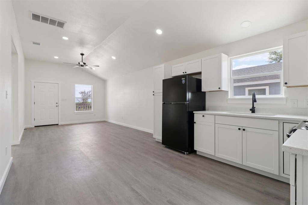 1087 Schubert Ln - Photo 7