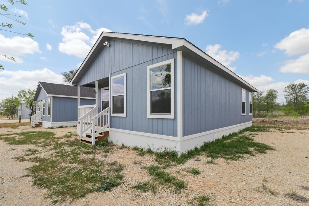 1087 Schubert Ln - Photo 2