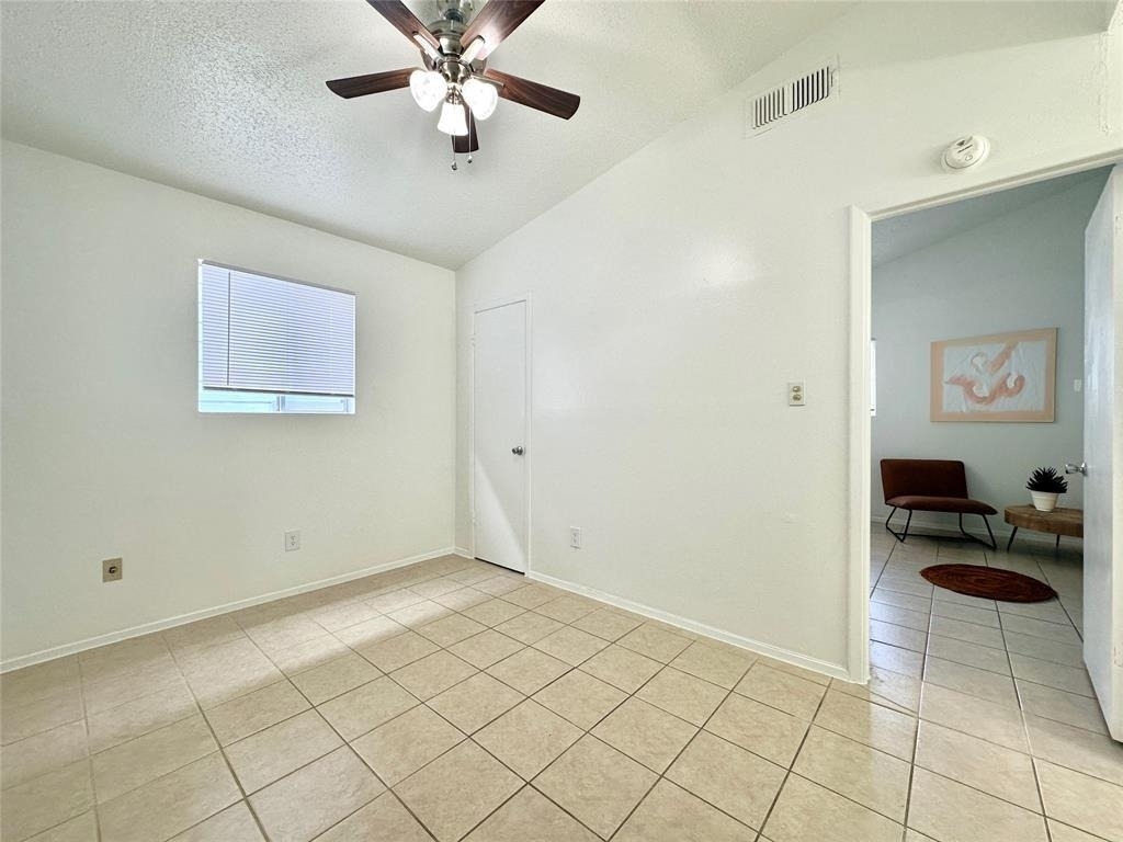 2410 Longview St - Photo 4