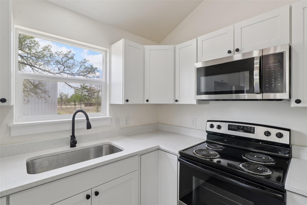 1087 Schubert Ln - Photo 8