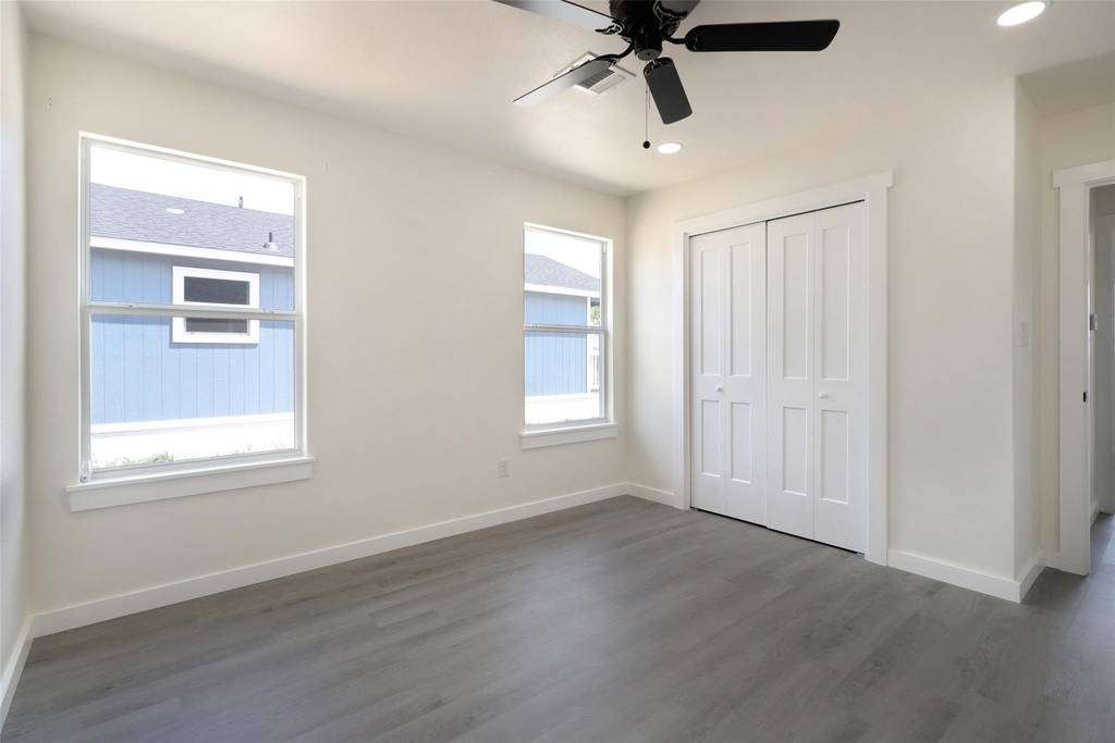 1087 Schubert Ln - Photo 10