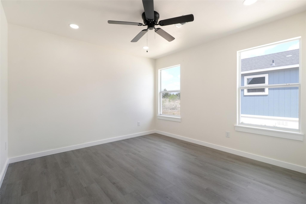 1087 Schubert Ln - Photo 9