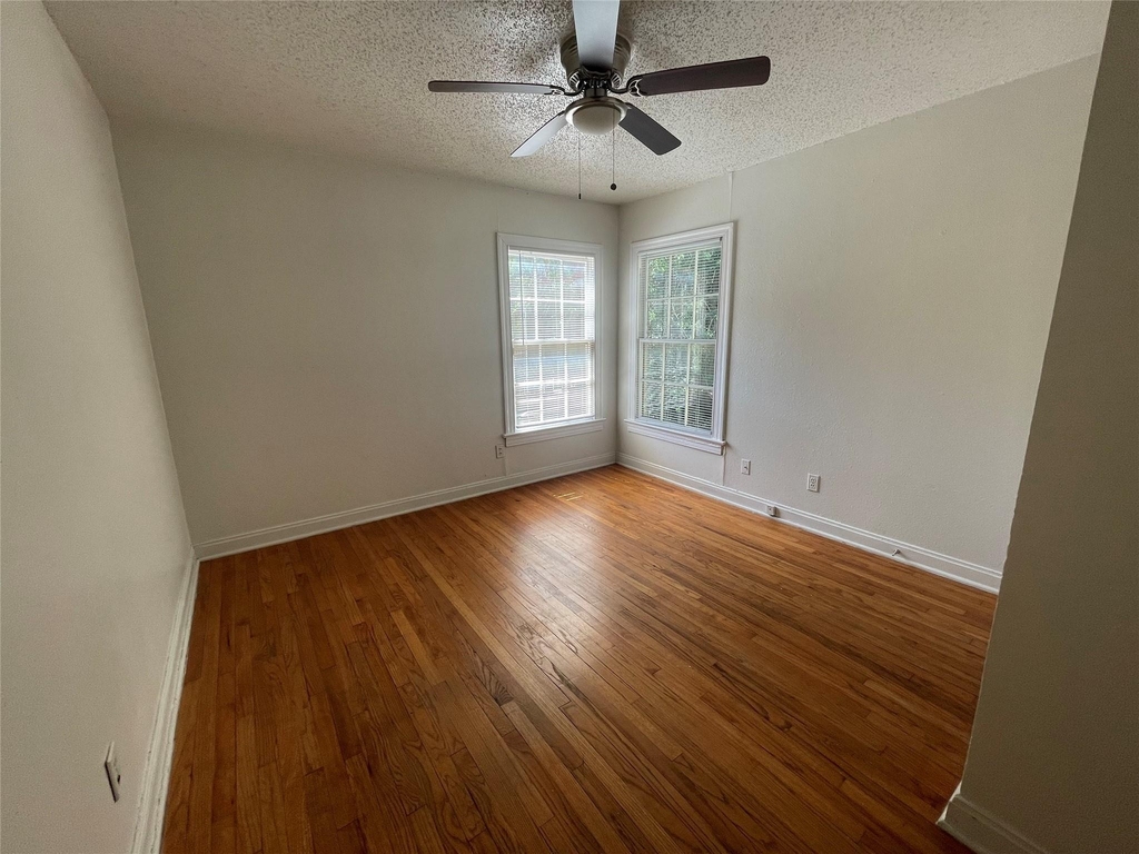 819 E 31st St - Photo 5