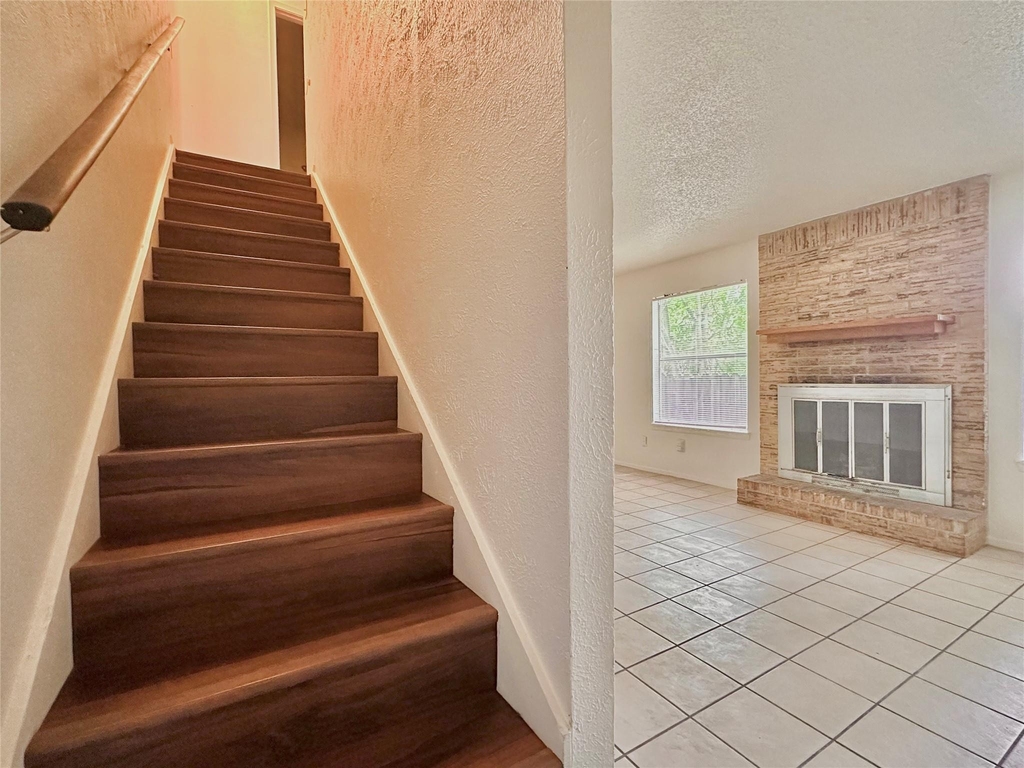 1322 Southport Dr - Photo 2