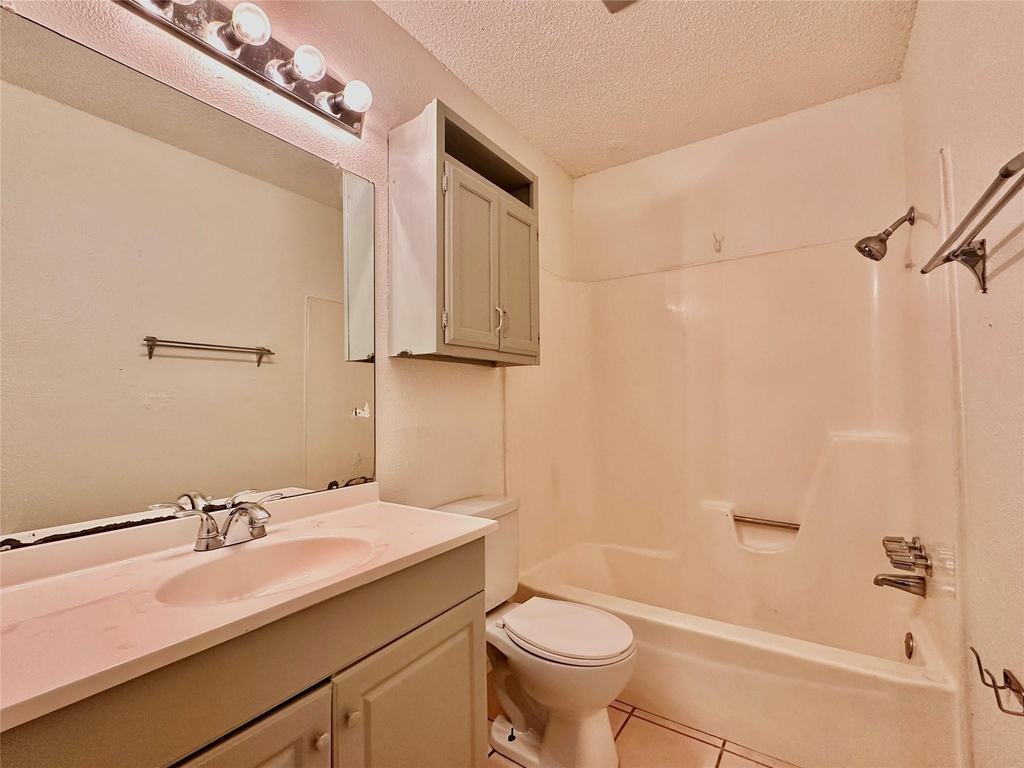 1322 Southport Dr - Photo 1