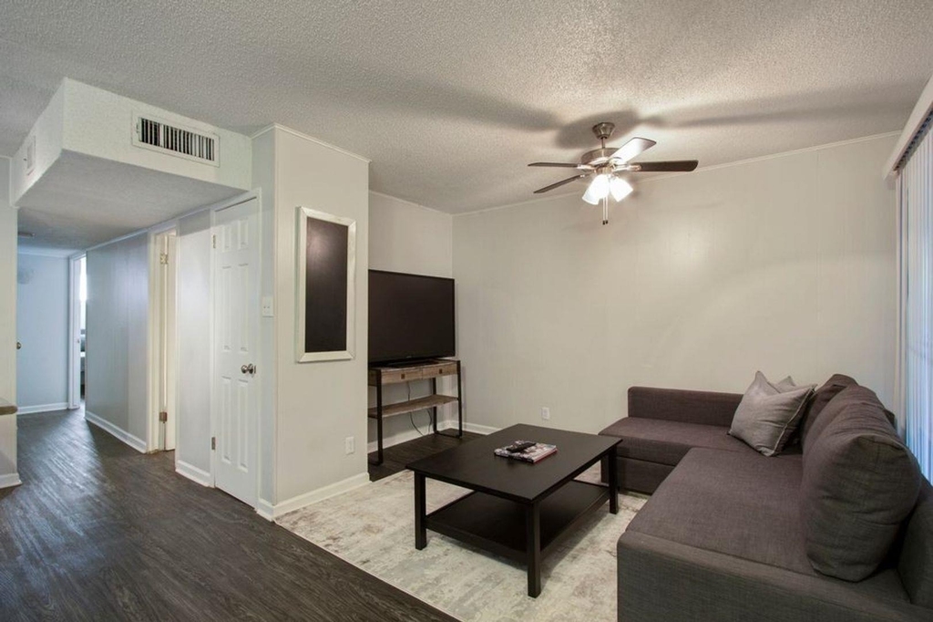2900 Cole St - Photo 2