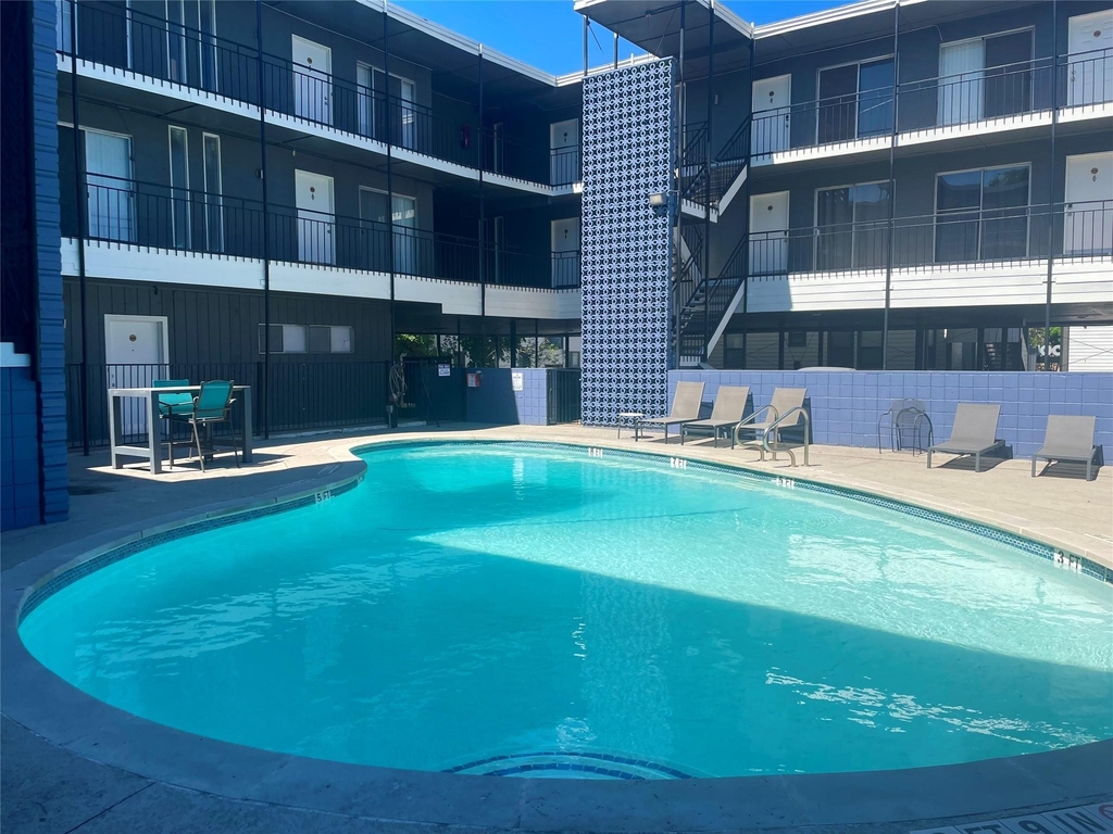 2900 Cole St - Photo 1