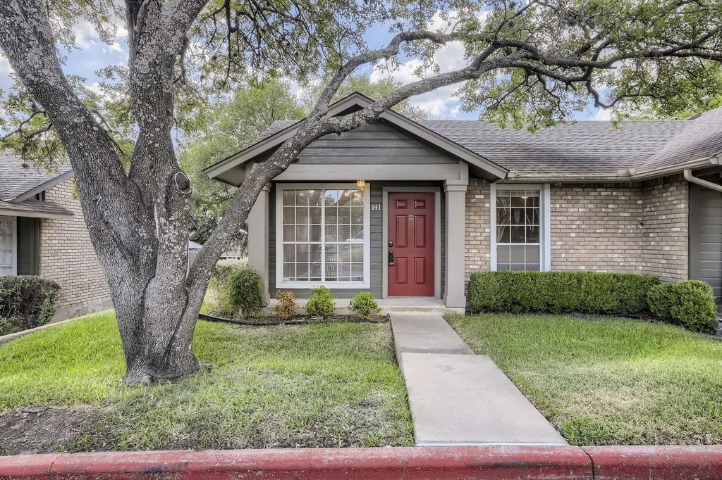 1015 E Yager Ln - Photo 0
