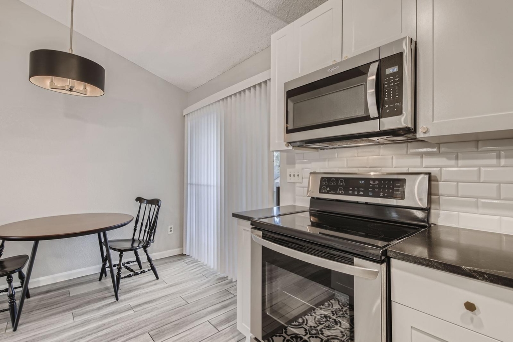 1015 E Yager Ln - Photo 24