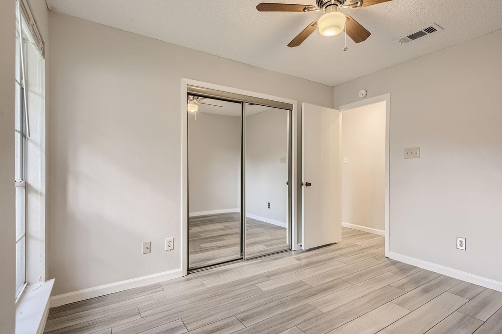 1015 E Yager Ln - Photo 8