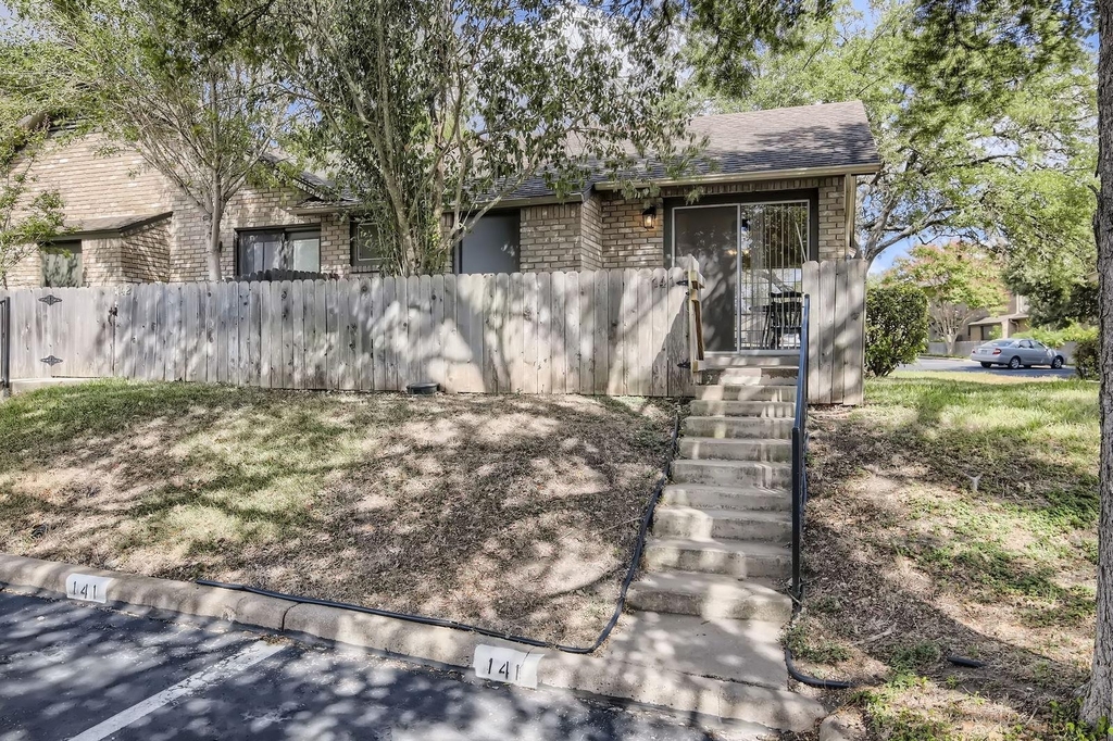 1015 E Yager Ln - Photo 12