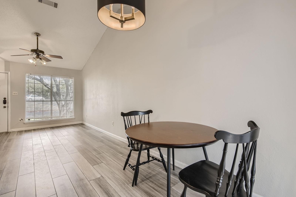 1015 E Yager Ln - Photo 27
