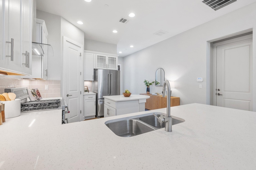 4323 Spicewood Springs Rd - Photo 3