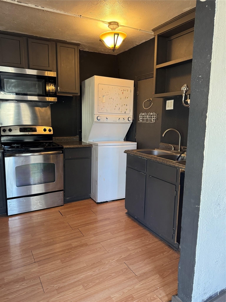704 Franklin Blvd - Photo 3