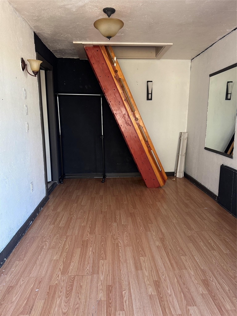 704 Franklin Blvd - Photo 2
