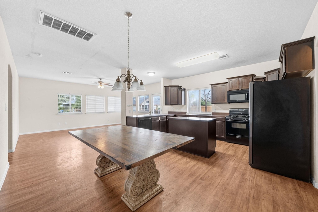 601 Silver Wing Ct - Photo 4