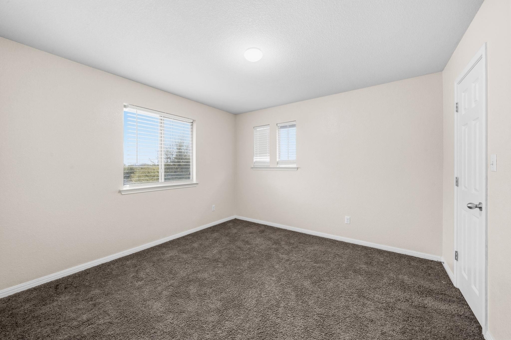 601 Silver Wing Ct - Photo 7
