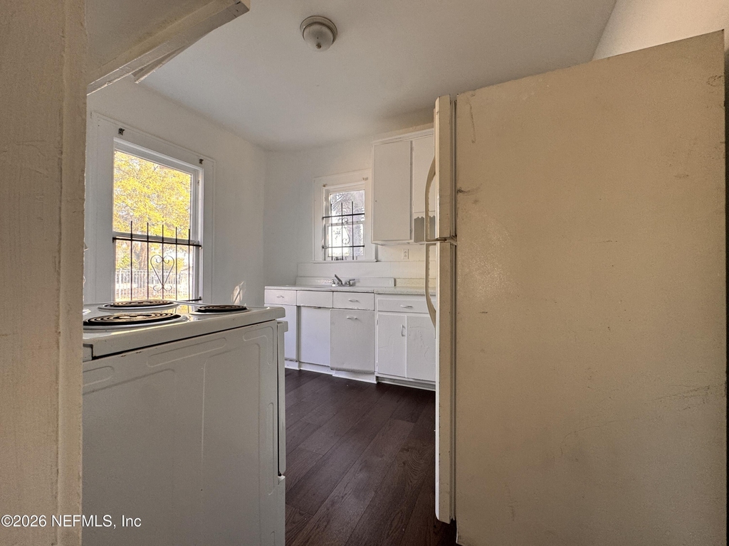 3728 Silver Street - Photo 2