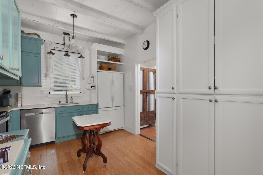 251 Charlotte Street - Photo 6