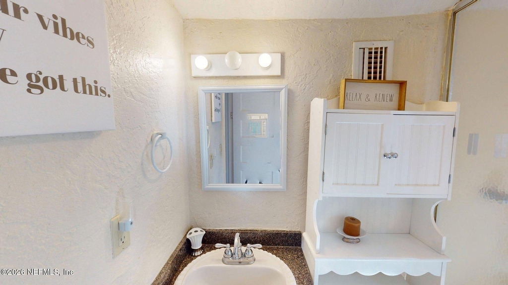 231 W 10th Street - Photo 9