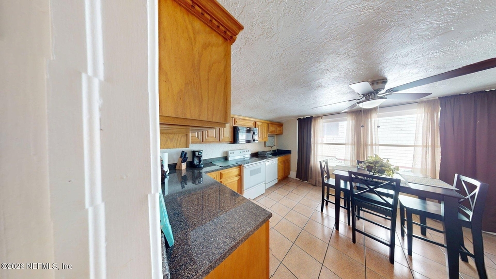 231 W 10th Street - Photo 5