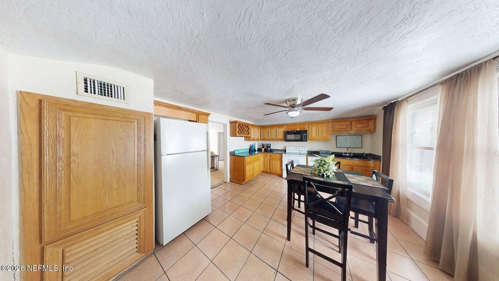 231 W 10th Street - Photo 7