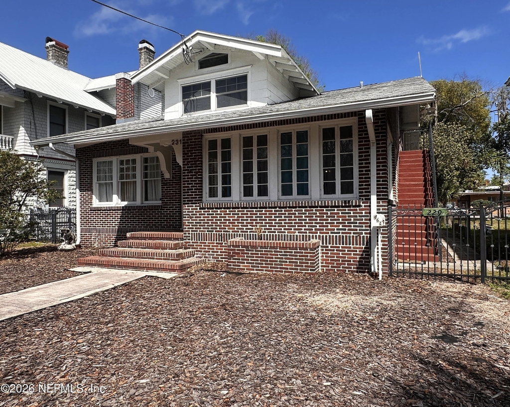 231 W 10th Street - Photo 1
