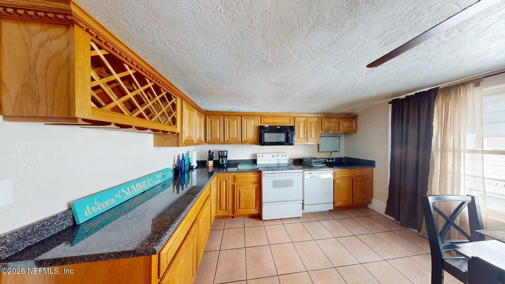 231 W 10th Street - Photo 6