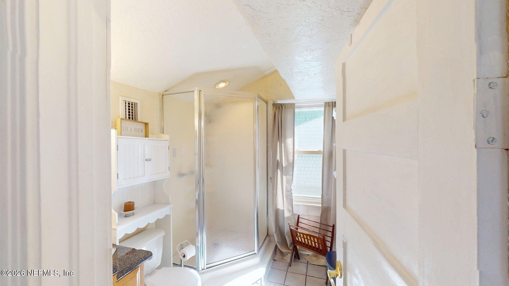 231 W 10th Street - Photo 8