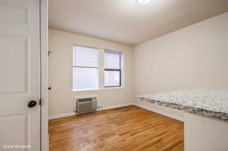 1504 N Dearborn Parkway - Photo 4