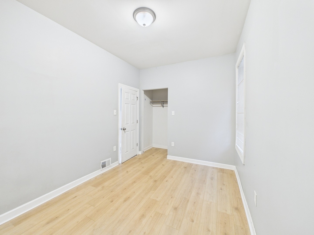 6639 S Bishop Street - Photo 2