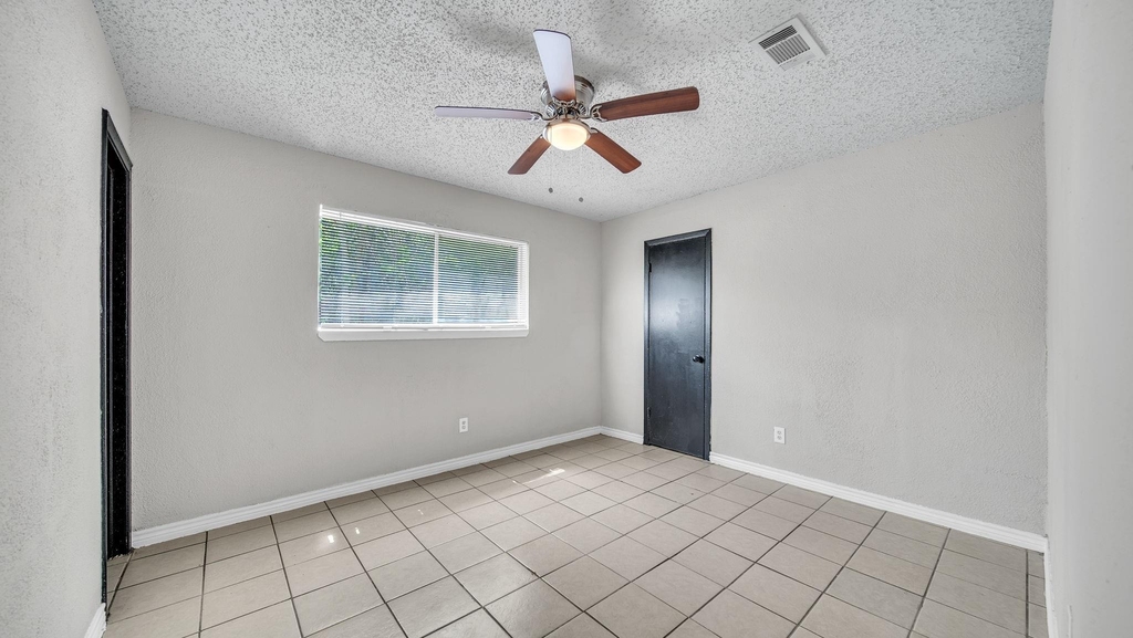 10902 Jutland Road - Photo 8