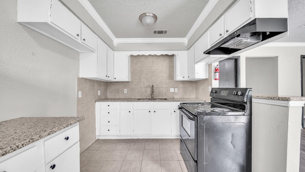 10902 Jutland Road - Photo 2