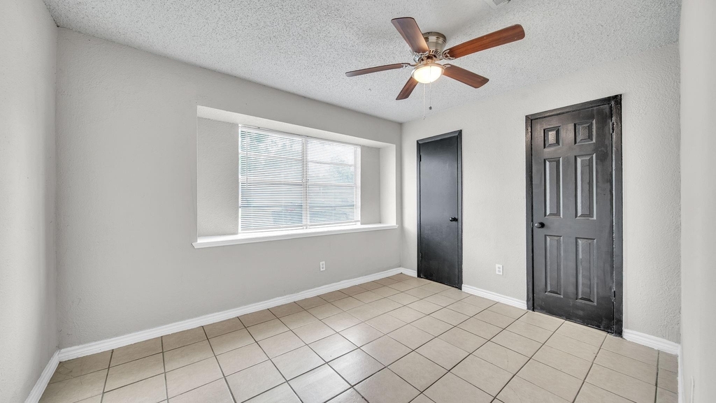 10902 Jutland Road - Photo 10