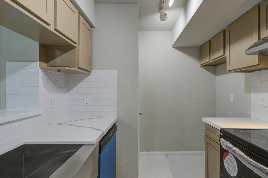 3300 Pebblebrook Drive - Photo 7