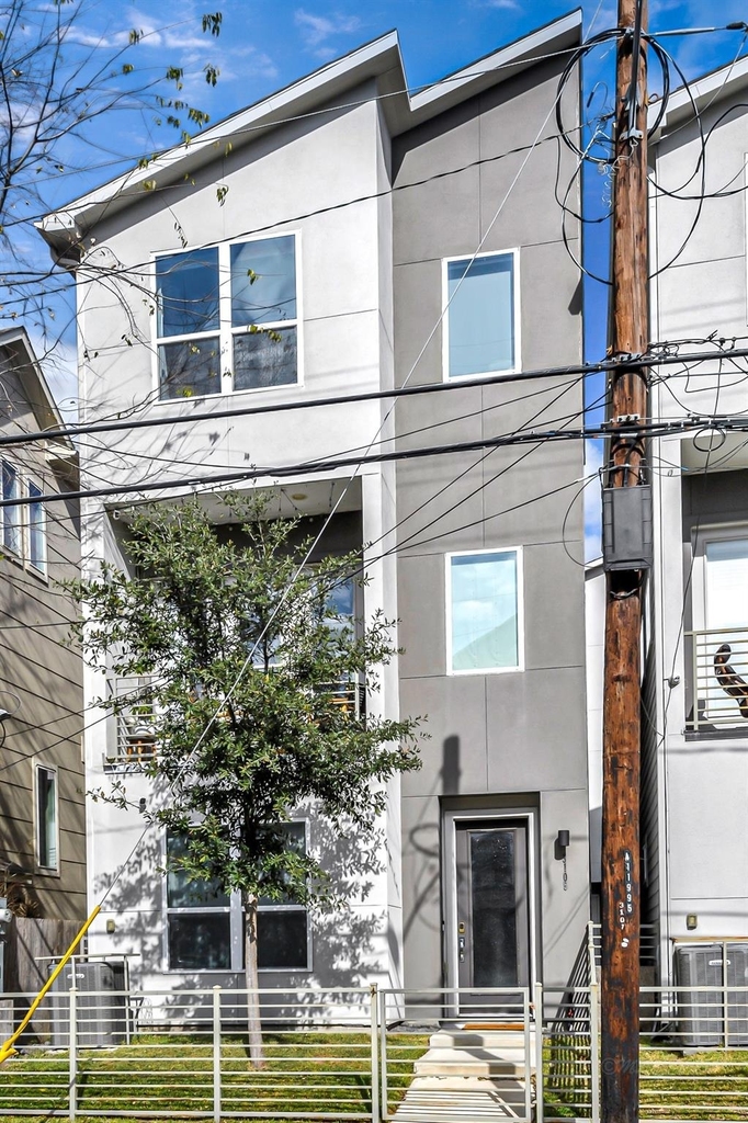 3105 Gillespie Street - Photo 1