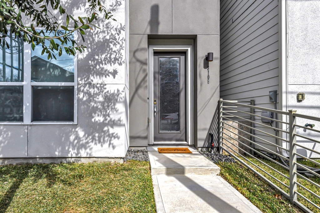 3105 Gillespie Street - Photo 3
