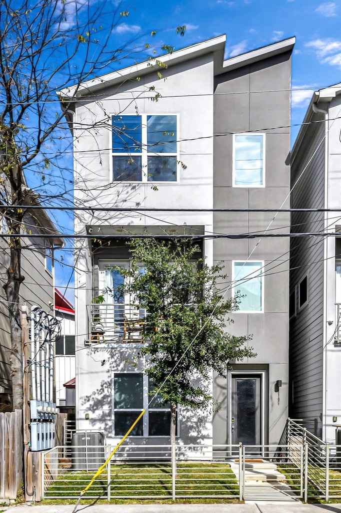 3105 Gillespie Street - Photo 0