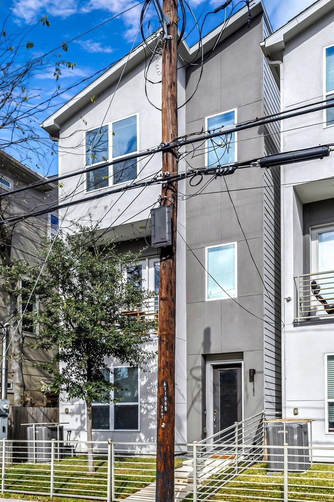 3105 Gillespie Street - Photo 2