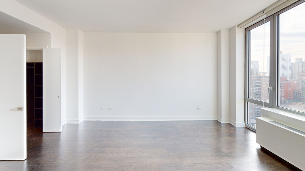 801 Amsterdam Ave - Photo 2