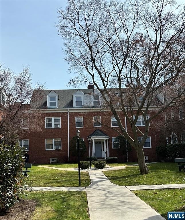 735 Elm - Photo 0