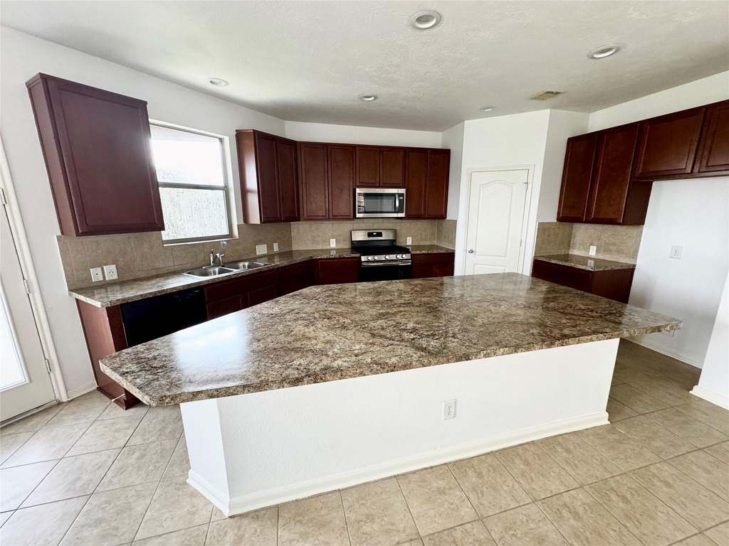7540 Connemara Drive - Photo 5