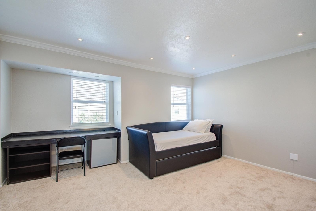 5807 Beverly Hill Street - Photo 9