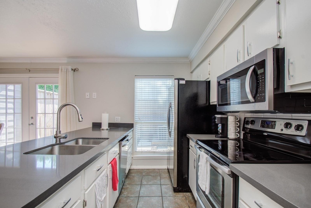 5807 Beverly Hill Street - Photo 7